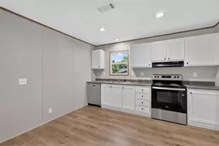 607 Lawrence St, Wildwood, FL 34785 - Photo 10