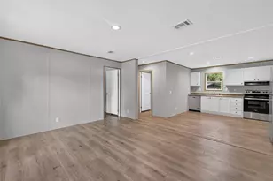 607 Lawrence St, Wildwood, FL 34785 - Photo 2