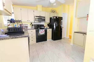 1159 Paradise Dr, Lady Lake, FL 32159 - Photo 10