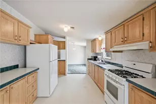 2786 NE 33rd Pl, Coleman, FL 33521 - Photo 6