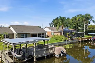 26638 E Cove Dr, Tavares, FL 32778 - Photo 4