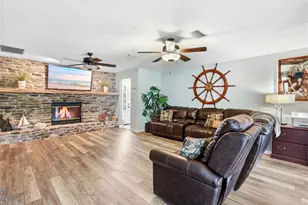 26638 E Cove Dr, Tavares, FL 32778 - Photo 10