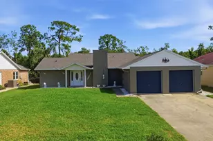 26638 E Cove Dr, Tavares, FL 32778 - Photo 2