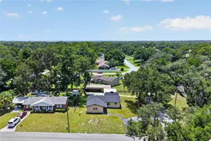 708 Cindy Ave, Fruitland Park, FL 34731 - Photo 4