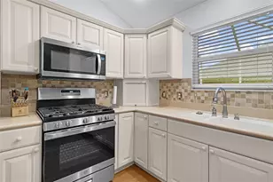 649 Ravenel Ct, The Villages, FL 32162 - Photo 18