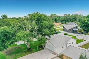 33909 Linda Ln, Leesburg, FL 34788 - Photo 2