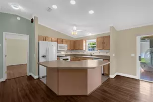 17648 SE 93rd Butler Ct, The Villages, FL 32162 - Photo 10