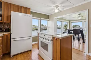 30127 Green Bay Dr, Tavares, FL 32778 - Photo 10
