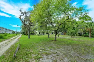 1909 N Lakewood Ave, Ocoee, FL 34761 - Photo 2