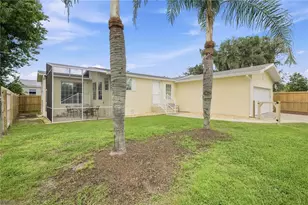 5230 Lexington Cir, Wildwood, FL 34785 - Photo 2