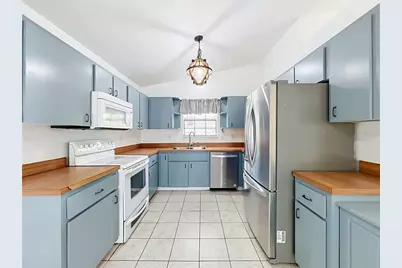 25121 Algonquin Avenue, Sorrento, FL 32776 - Photo 18