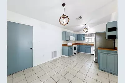 25121 Algonquin Avenue, Sorrento, FL 32776 - Photo 14