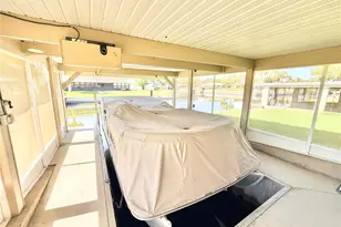 305 W Delaware St, Tavares, FL 32778 - Photo 36