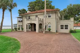801 Lake Shore Dr, Leesburg, FL 34748 - Photo 1