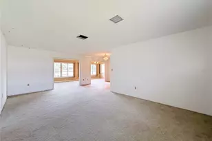 13225 Country Club Dr, Tavares, FL 32778 - Photo 10