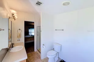 1660 Elkhart Cir, Tavares, FL 32778 - Photo 20