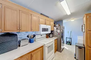 1660 Elkhart Cir, Tavares, FL 32778 - Photo 14