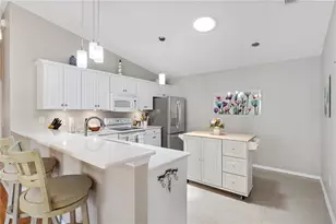 9319 SE 172nd Wayside Pl, The Villages, FL 32162 - Photo 12