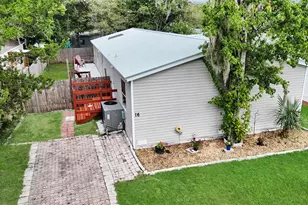 16 Cayman Cir, Umatilla, FL 32784 - Photo 2