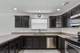 764 Baisley Trail, The Villages, FL 32162 - Photo 4