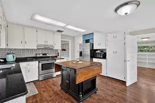 605 Stanley Ave, Wildwood, FL 34785 - Photo 10