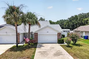 626 Woodview Dr, Tavares, FL 32778 - Photo 2