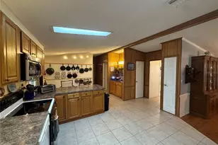 802 Robin Ln, Wildwood, FL 34785 - Photo 4