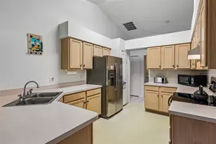 25111 Bonnie Blue Ct, Leesburg, FL 34748 - Photo 2