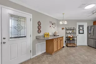 7610 SE 171st Horseshoe Ln, The Villages, FL 32162 - Photo 8