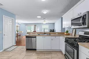 973 York Terrace, The Villages, FL 32162 - Photo 22