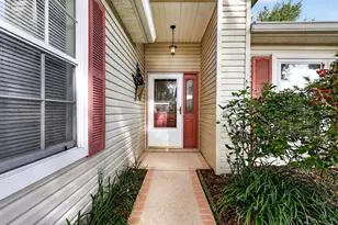 25333 River Crest Dr, Leesburg, FL 34748 - Photo 2