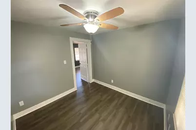 227 E Barnes Avenue, Eustis, FL 32726 - Photo 8