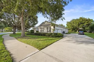 2019 Capri Ln, Mount Dora, FL 32757 - Photo 2