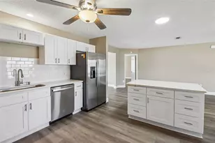 2609 Privada Dr, The Villages, FL 32162 - Photo 12