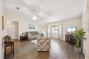 26920 Racquet Cir, Leesburg, FL 34748 - Photo 12