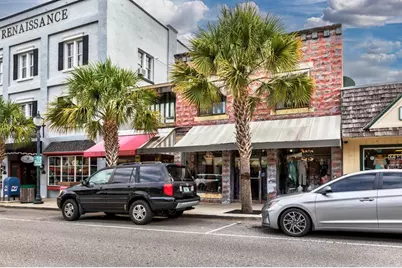 427 N Donnelly Street, Mount Dora, FL 32757 - Photo 1