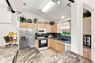 3425 Carbondale Ct, The Villages, FL 32162 - Photo 12
