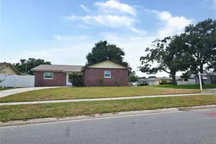 6092 Burch St N, Saint Petersburg, FL 33709 - Photo 1