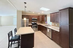 601 Robin Ln, Wildwood, FL 34785 - Photo 10