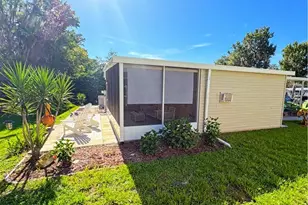 601 Robin Ln, Wildwood, FL 34785 - Photo 6