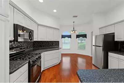 556 Kingston Way, The Villages, FL 32162 - Photo 4