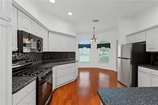 556 Kingston Way, The Villages, FL 32162 - Photo 4