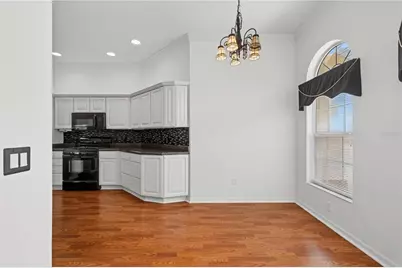 556 Kingston Way, The Villages, FL 32162 - Photo 2