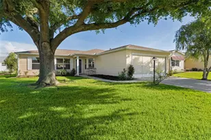 2018 Castano Pl, The Villages, FL 32159 - Photo 44
