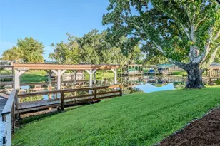 1021 Hilltop Rd, Tavares, FL 32778 - Photo 2