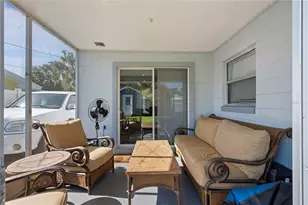 1056 Cr 463, Lake Panasoffkee, FL 33538 - Photo 6