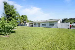 1056 Cr 463, Lake Panasoffkee, FL 33538 - Photo 28