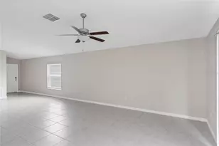 39895 Harvest Creek Ln, Zephyrhills, FL 33540 - Photo 6