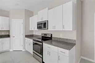 39895 Harvest Creek Ln, Zephyrhills, FL 33540 - Photo 4