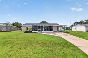 1233 Padgett Cir, Lady Lake, FL 32159 - Photo 1